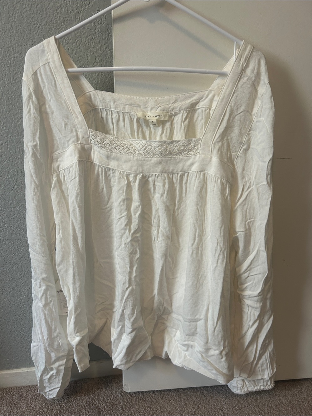 Cleo + Wolf Women's White Long-Sleeve Square Neck Peasant Top